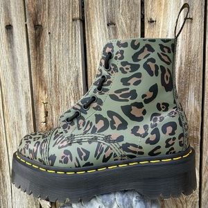 NWT Dr. Martens Sinclair Platform Boot Leopard Print Khaki Green 6